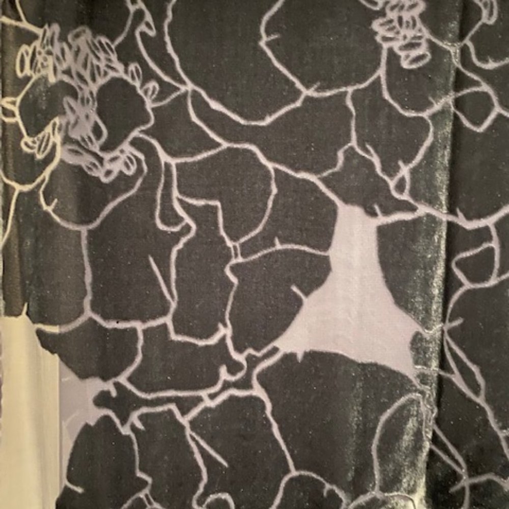 Velveteen floral wrap - Picture 7 of 11